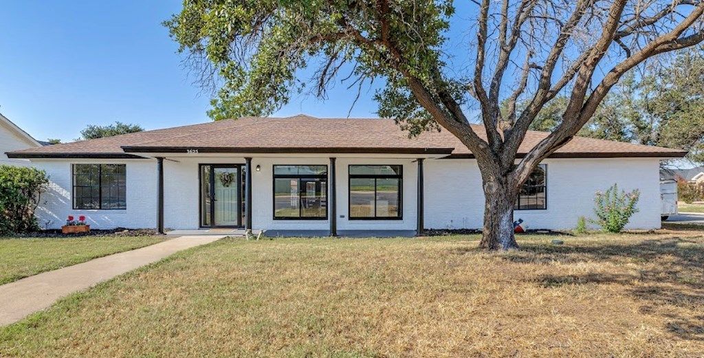 Image 3 of property listing at 3625 Sunset Dr, San Angelo, TX 76904