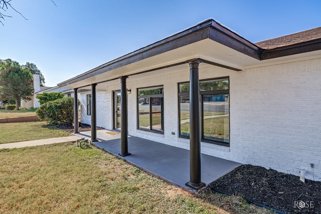 Image 4 of property listing at 3625 Sunset Dr, San Angelo, TX 76904