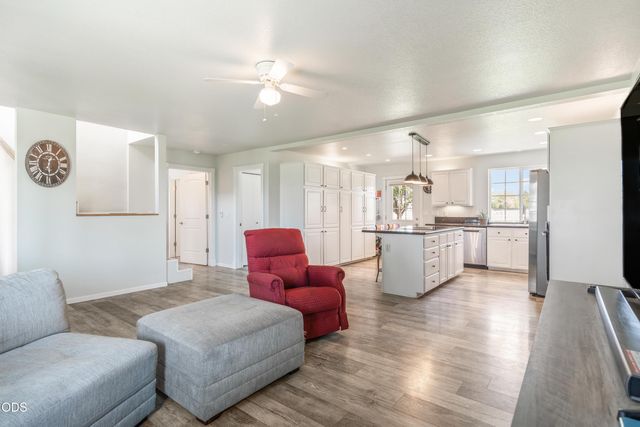 7070 NE Juniper Ridge Road, Redmond, OR 97756