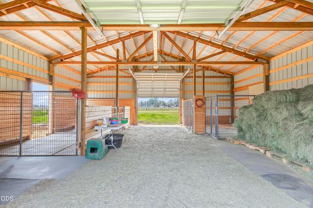 7070 NE Juniper Ridge Road, Redmond, OR 97756