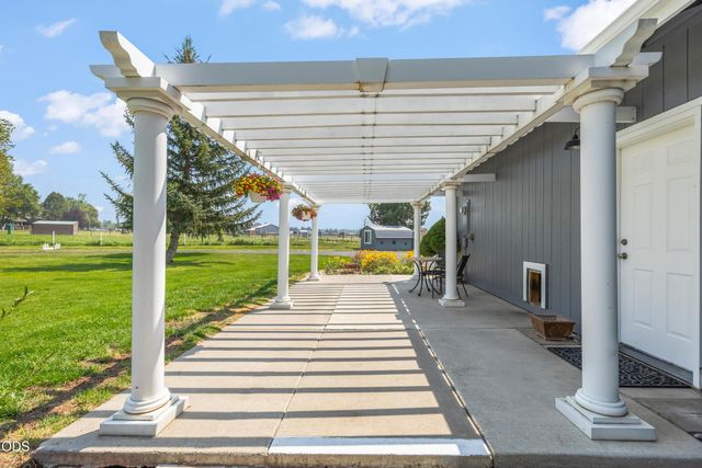 7070 NE Juniper Ridge Road, Redmond, OR 97756