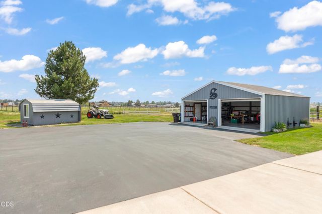 7070 NE Juniper Ridge Road, Redmond, OR 97756