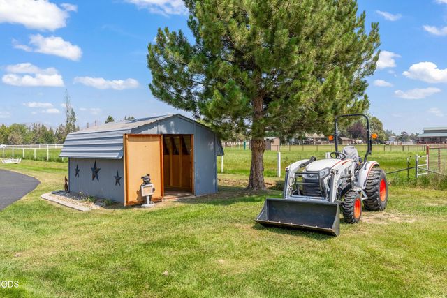 7070 NE Juniper Ridge Road, Redmond, OR 97756
