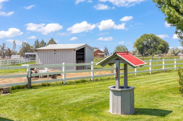 7070 NE Juniper Ridge Road, Redmond, OR 97756