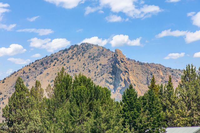 7070 NE Juniper Ridge Road, Redmond, OR 97756