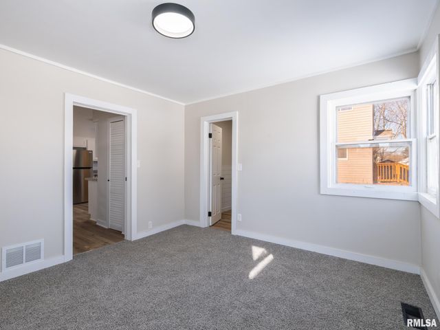 206 S BELLEVUE Avenue, Peoria, IL 61607