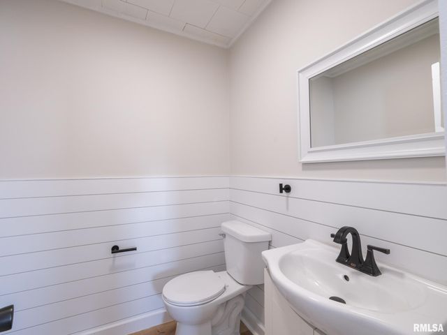 206 S BELLEVUE Avenue, Peoria, IL 61607