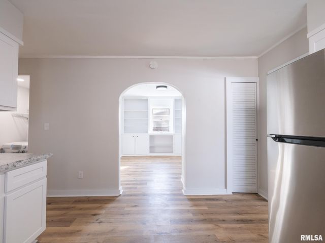 206 S BELLEVUE Avenue, Peoria, IL 61607