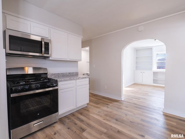 206 S BELLEVUE Avenue, Peoria, IL 61607