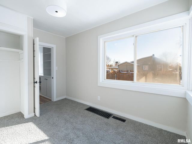 206 S BELLEVUE Avenue, Peoria, IL 61607