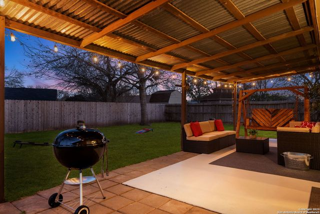8318 Kyle Rote St, San Antonio, TX 78240