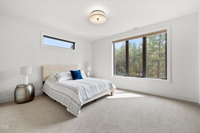 62768 NW Sand Lily Way, Bend, OR 97703
