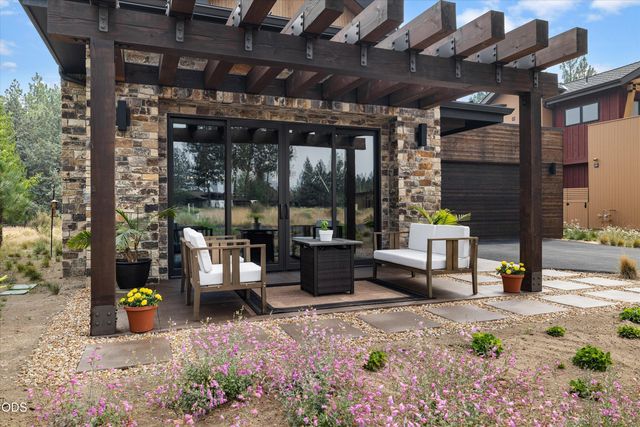 62768 NW Sand Lily Way, Bend, OR 97703