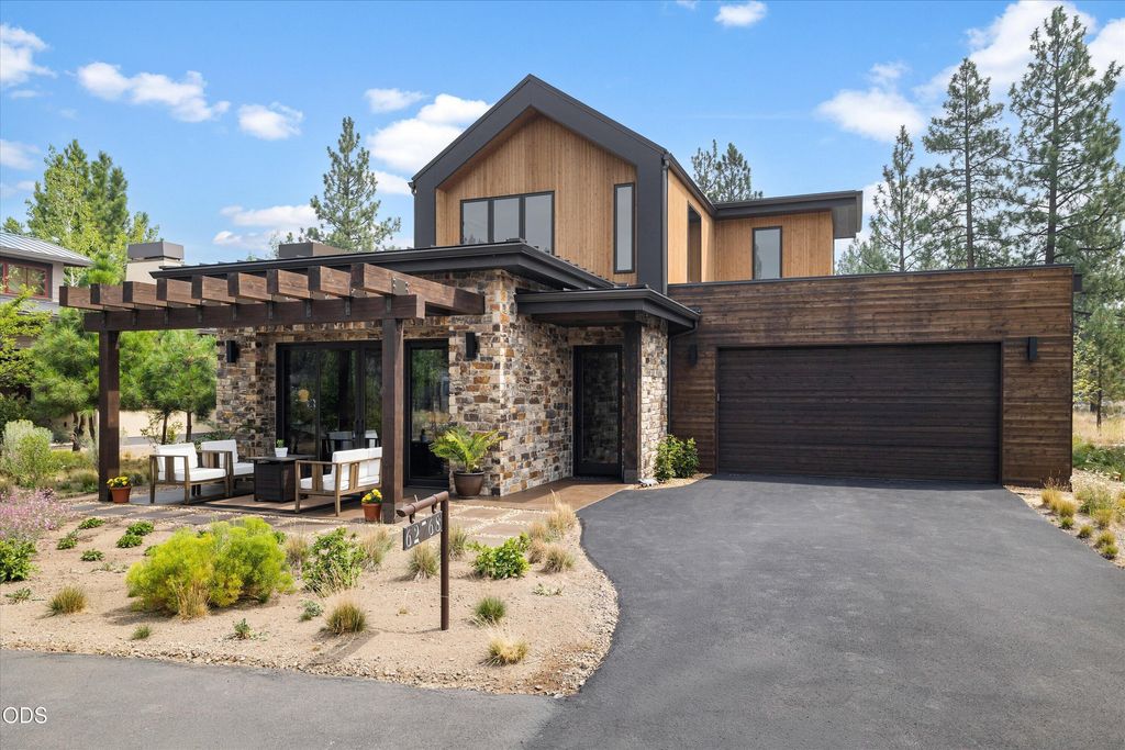 62768 NW Sand Lily Way, Bend, OR 97703