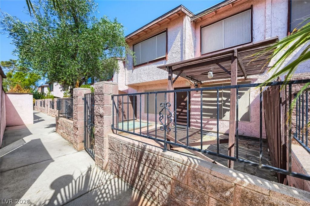 4362 Caliente Street 11, Las Vegas, NV 89119 — exterior