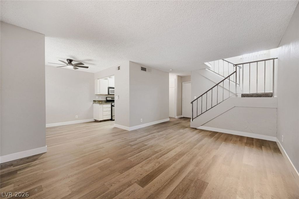 4362 Caliente Street 11, Las Vegas, NV 89119 — photo 4