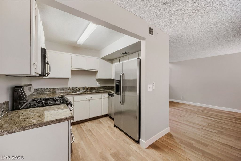 4362 Caliente Street 11, Las Vegas, NV 89119 — photo 5