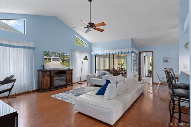 1 Medinah Drive W, Homosassa, FL 34446