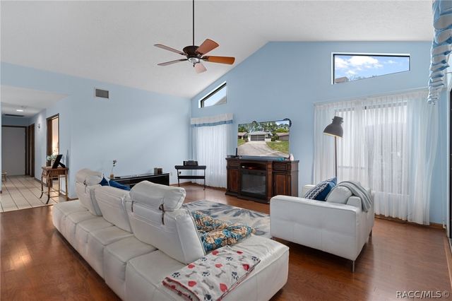 1 Medinah Drive W, Homosassa, FL 34446