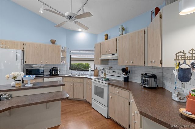 1 Medinah Drive W, Homosassa, FL 34446