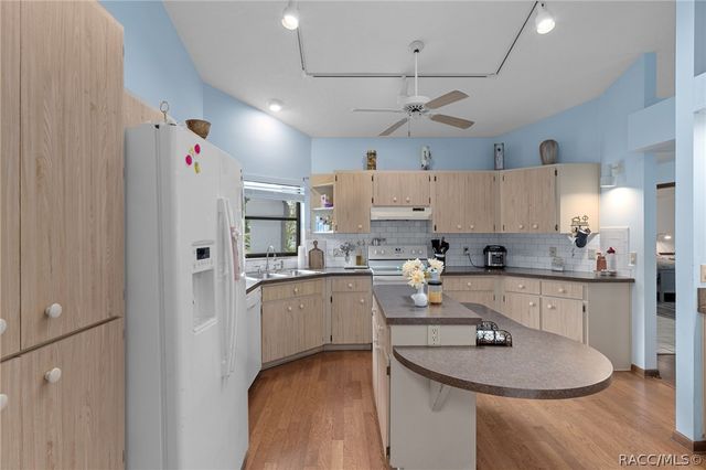 1 Medinah Drive W, Homosassa, FL 34446