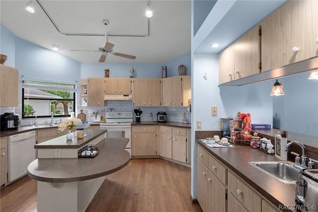 1 Medinah Drive W, Homosassa, FL 34446