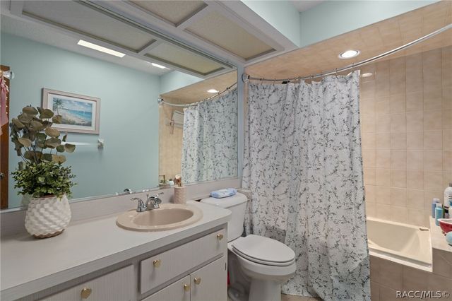 1 Medinah Drive W, Homosassa, FL 34446