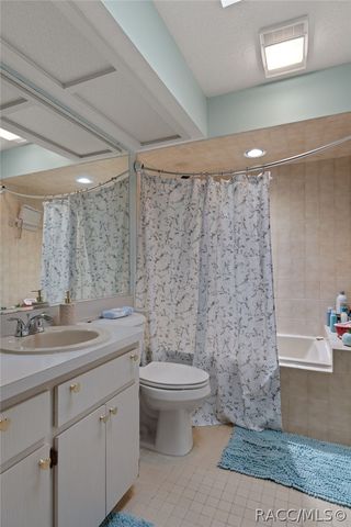1 Medinah Drive W, Homosassa, FL 34446