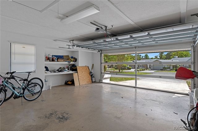 1 Medinah Drive W, Homosassa, FL 34446