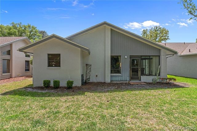 1 Medinah Drive W, Homosassa, FL 34446