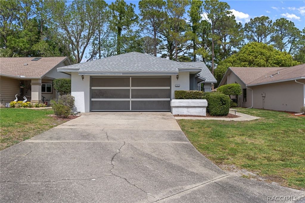 1 Medinah Drive W, Homosassa, FL 34446