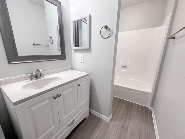 8907 Parkfield DR 101, Austin, TX 78758