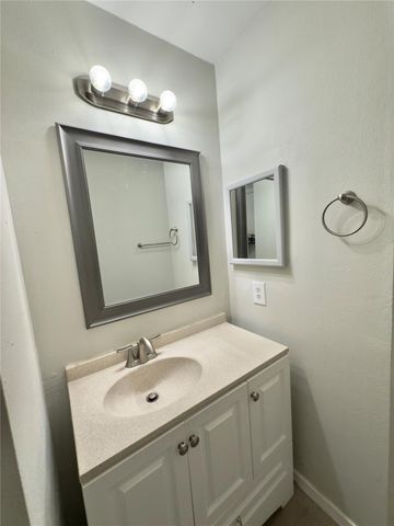 8907 Parkfield DR 101, Austin, TX 78758