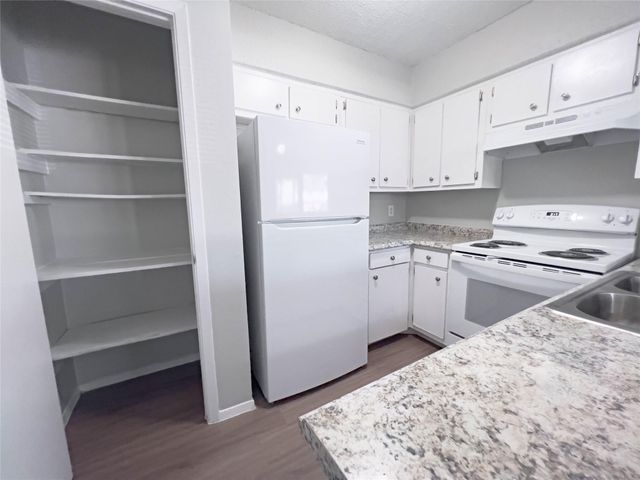 8907 Parkfield DR 101, Austin, TX 78758