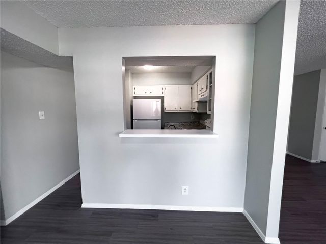 8907 Parkfield DR 101, Austin, TX 78758