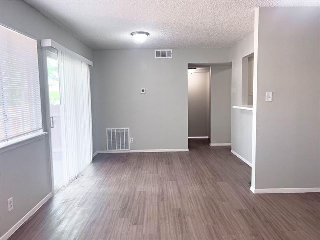 8907 Parkfield DR 101, Austin, TX 78758