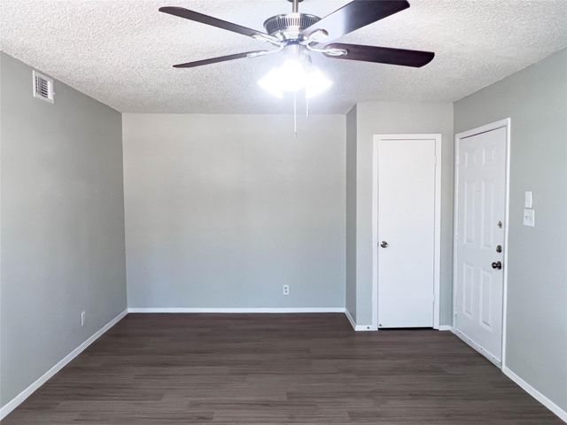 8907 Parkfield DR 101, Austin, TX 78758