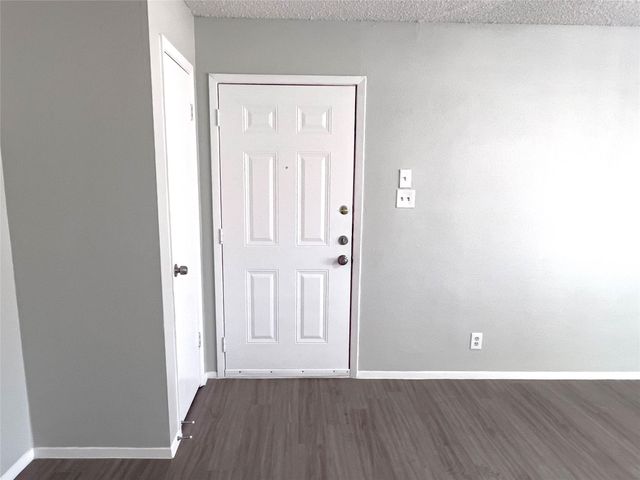 8907 Parkfield DR 101, Austin, TX 78758