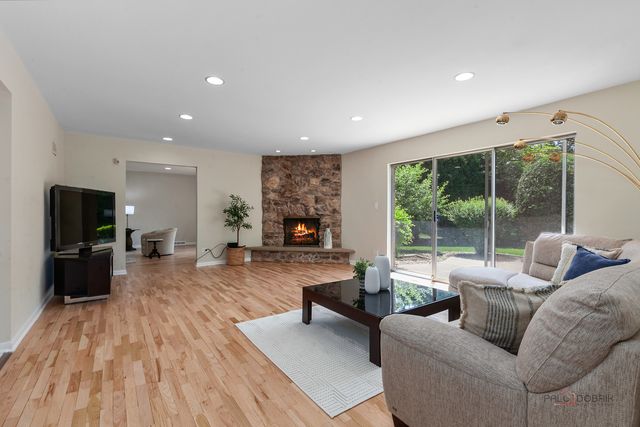 2315 Castilian Circle, Northbrook, IL 60062
