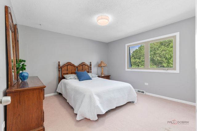 2315 Castilian Circle, Northbrook, IL 60062