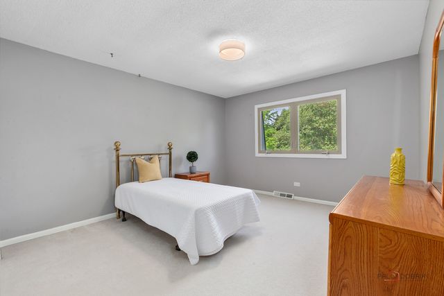 2315 Castilian Circle, Northbrook, IL 60062