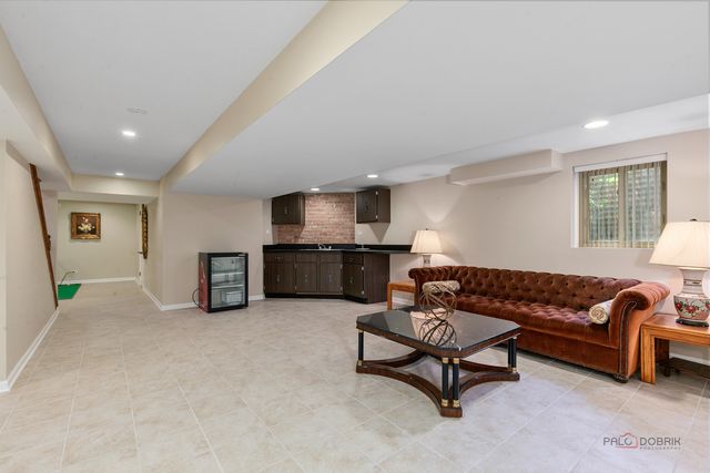 2315 Castilian Circle, Northbrook, IL 60062