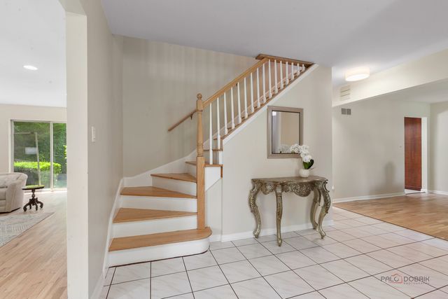 2315 Castilian Circle, Northbrook, IL 60062