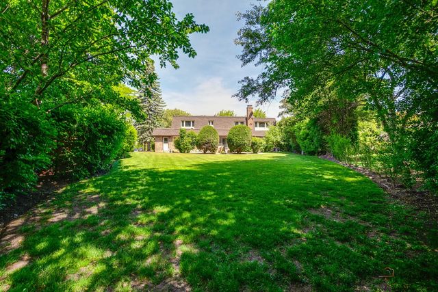 2315 Castilian Circle, Northbrook, IL 60062