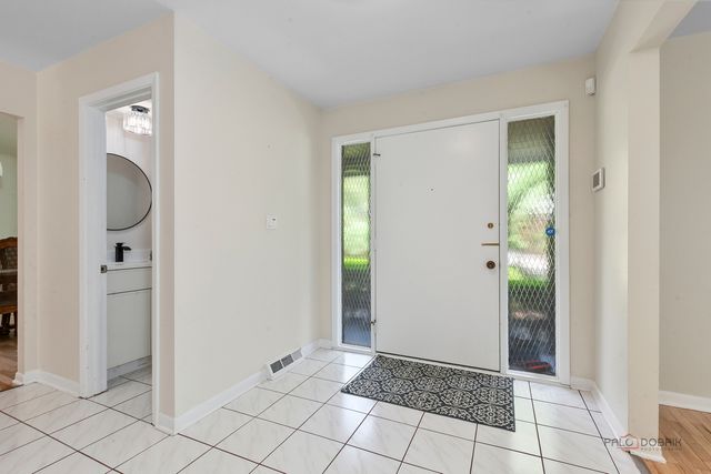 2315 Castilian Circle, Northbrook, IL 60062