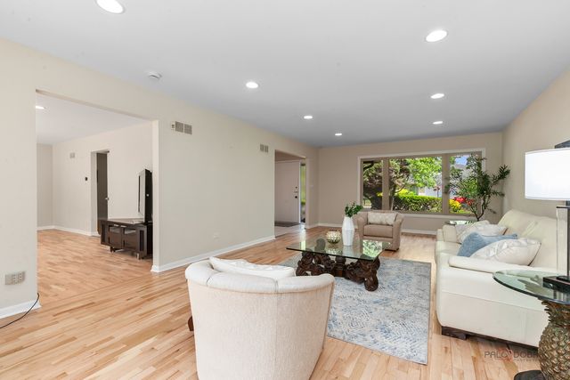 2315 Castilian Circle, Northbrook, IL 60062