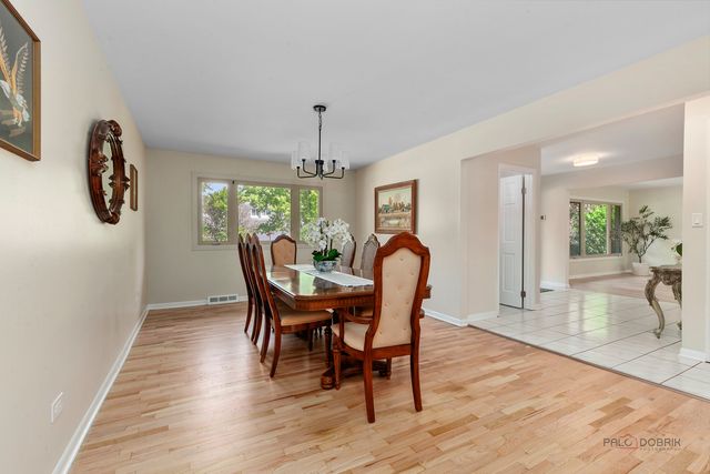 2315 Castilian Circle, Northbrook, IL 60062