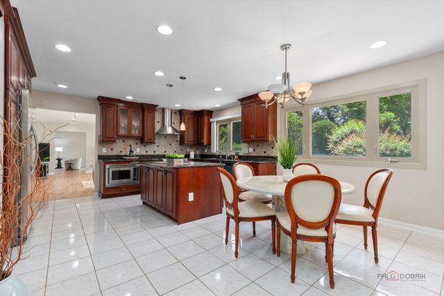 2315 Castilian Circle, Northbrook, IL 60062