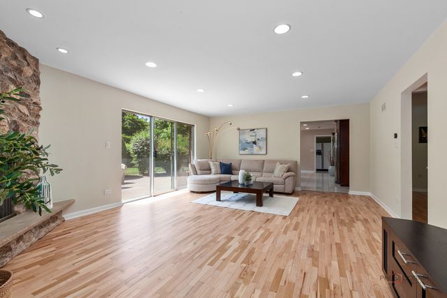 2315 Castilian Circle, Northbrook, IL 60062