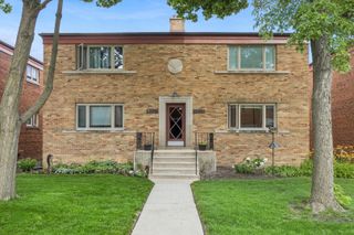 8021 LAKE Street 1, River Forest, IL 60305